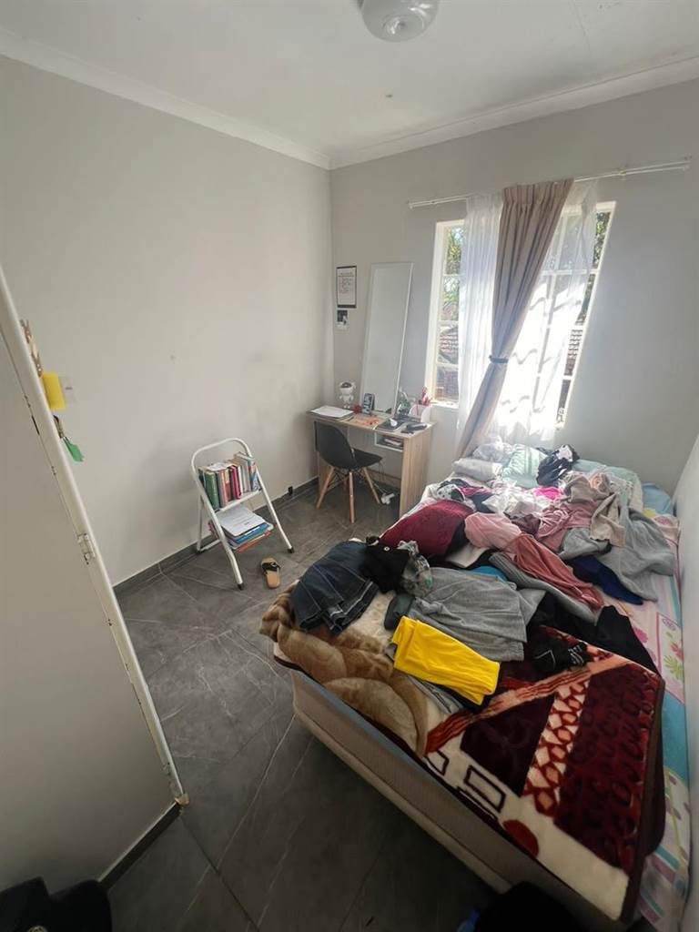 2 Bed Apartment in Die Hoewes photo number 13