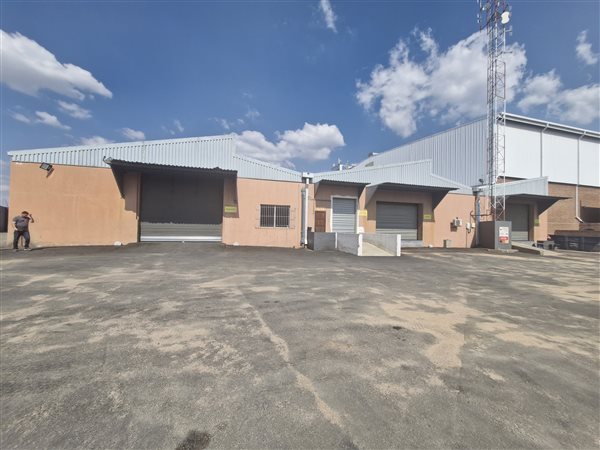 2 700  m² Industrial space