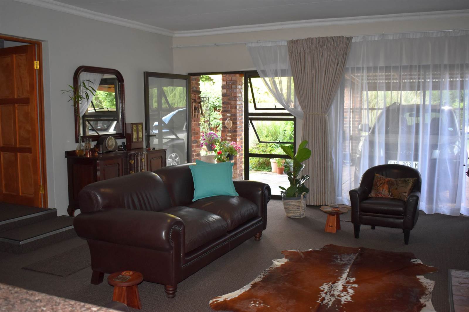 2 Bed House in Dullstroom photo number 4