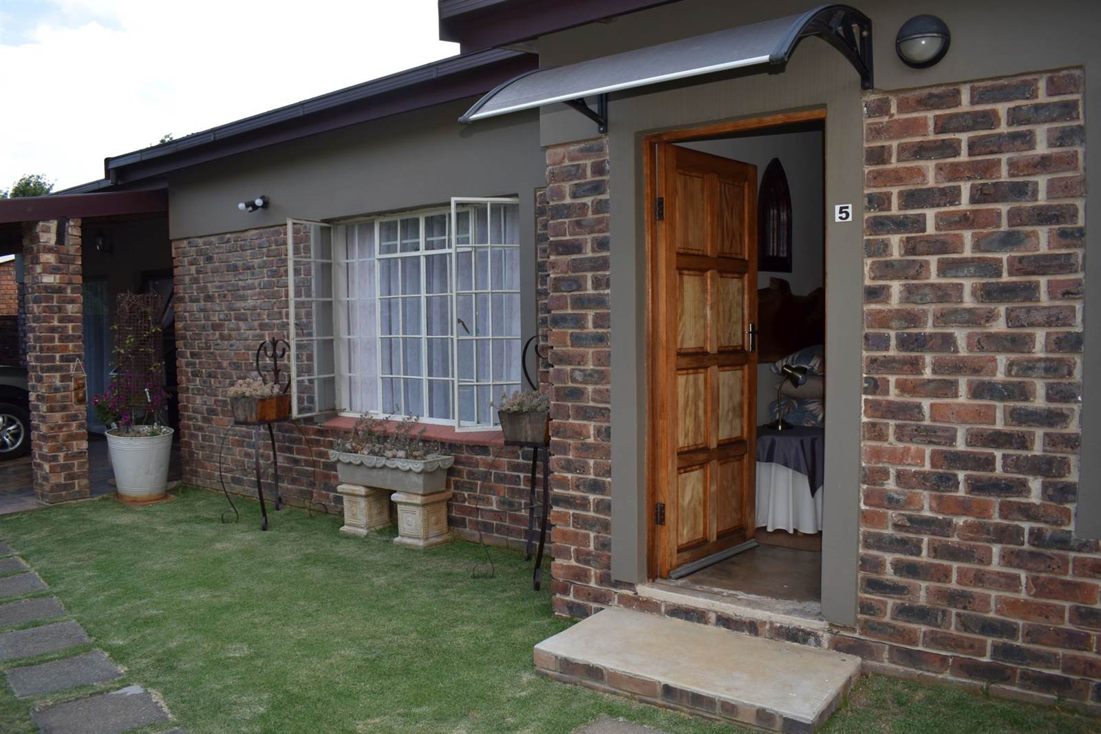 2 Bed House in Dullstroom photo number 13