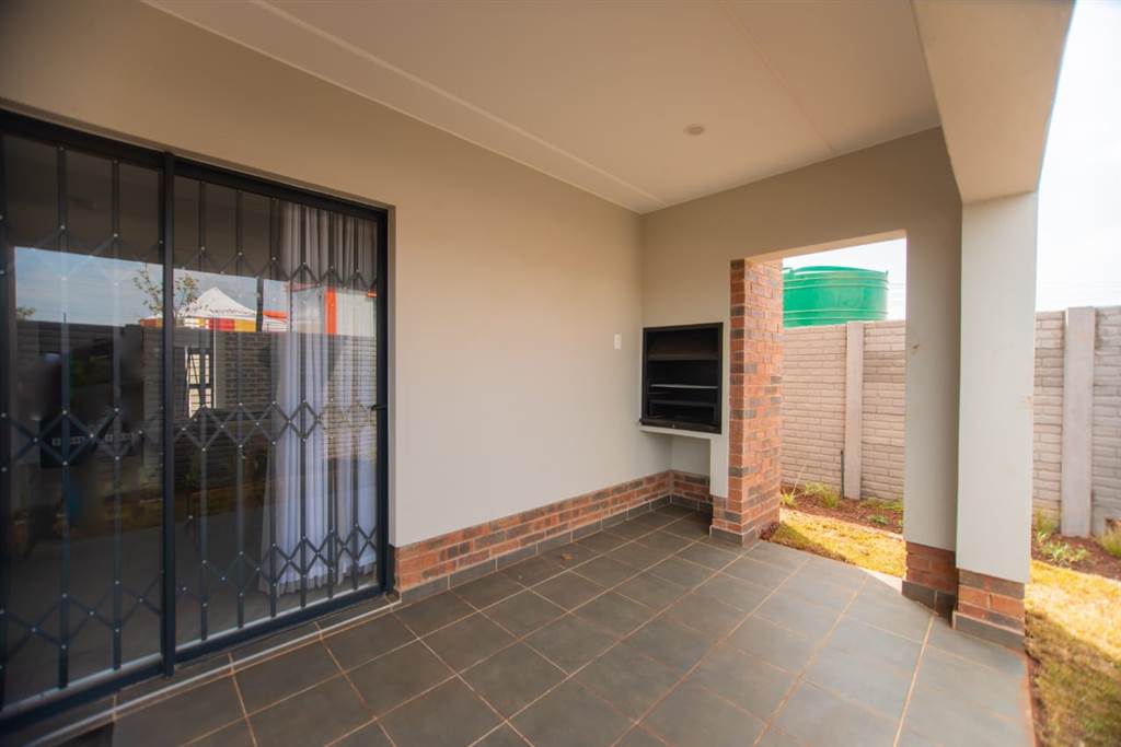 4 Bed House in Alberton photo number 22