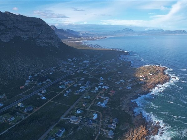 225 m² Land available in Bettys Bay