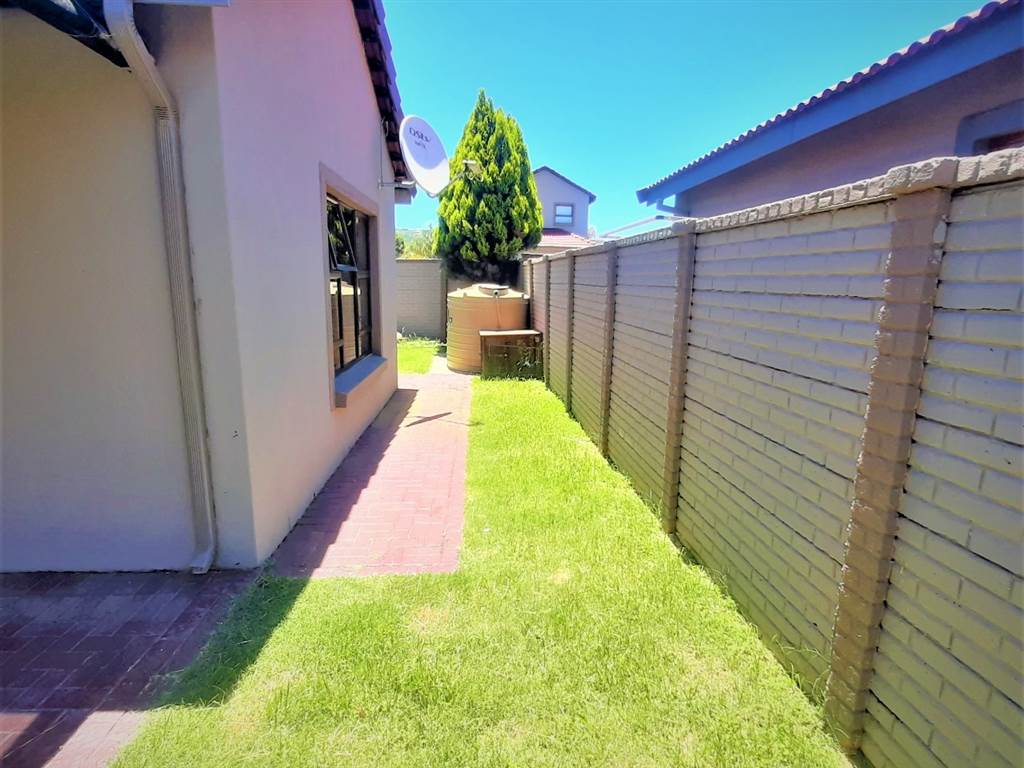 4 Bed House in Waterkloof photo number 30