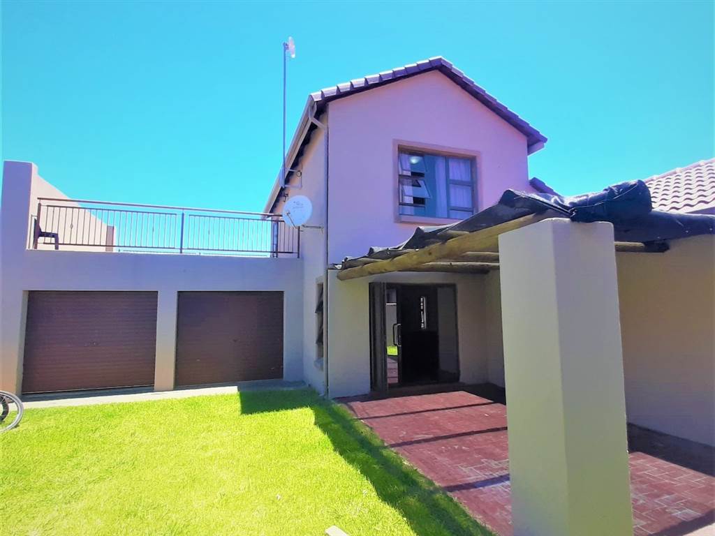 4 Bed House in Waterkloof photo number 25