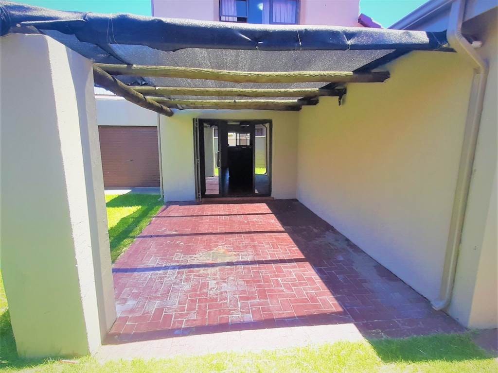 4 Bed House in Waterkloof photo number 26