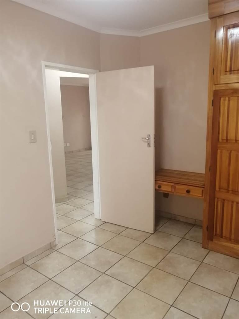 2 Bed Apartment in Bronkhorstspruit photo number 17