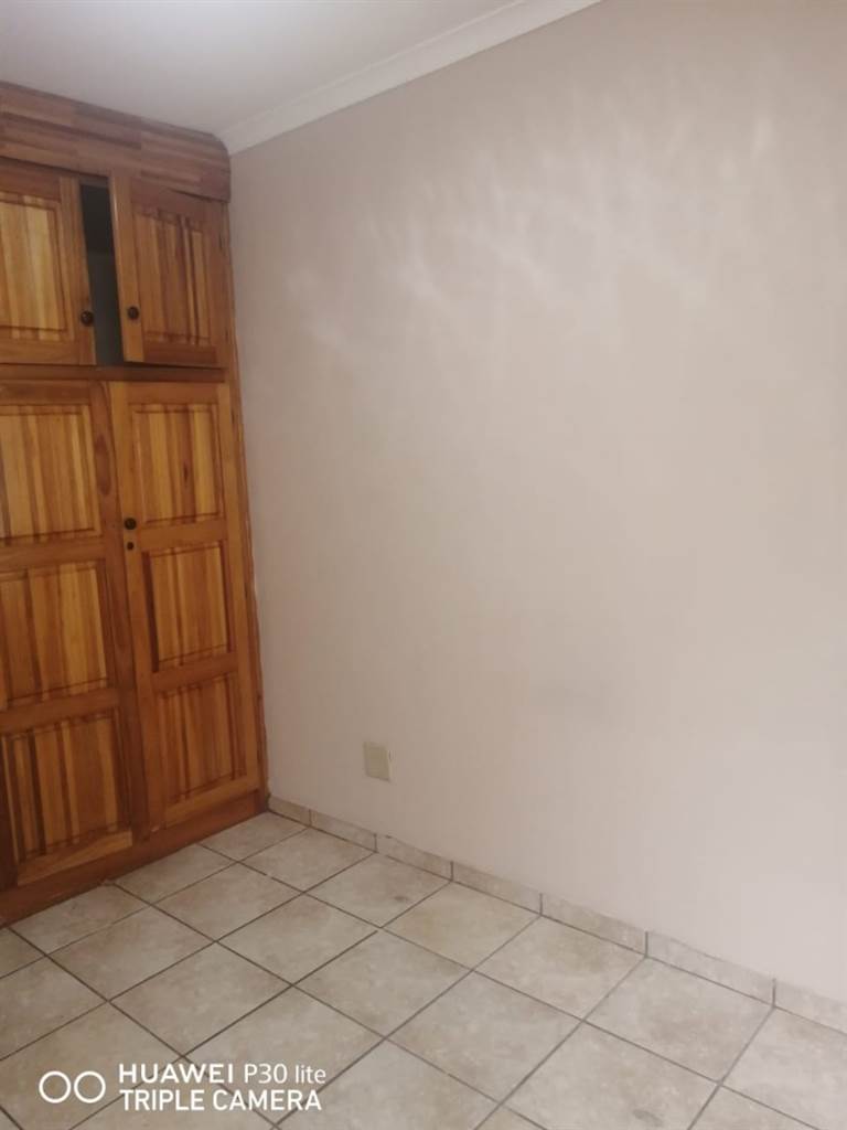2 Bed Apartment in Bronkhorstspruit photo number 18