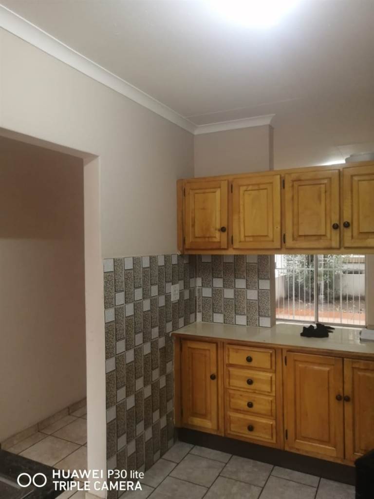 2 Bed Apartment in Bronkhorstspruit photo number 5