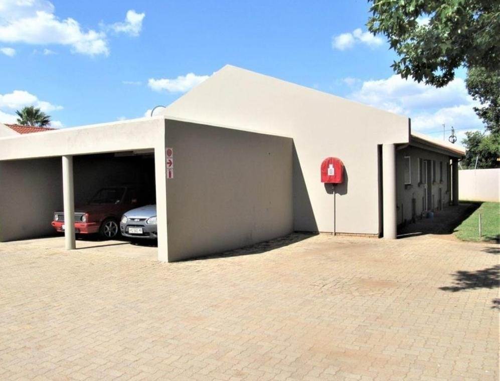 2 Bed Apartment in Bronkhorstspruit photo number 28