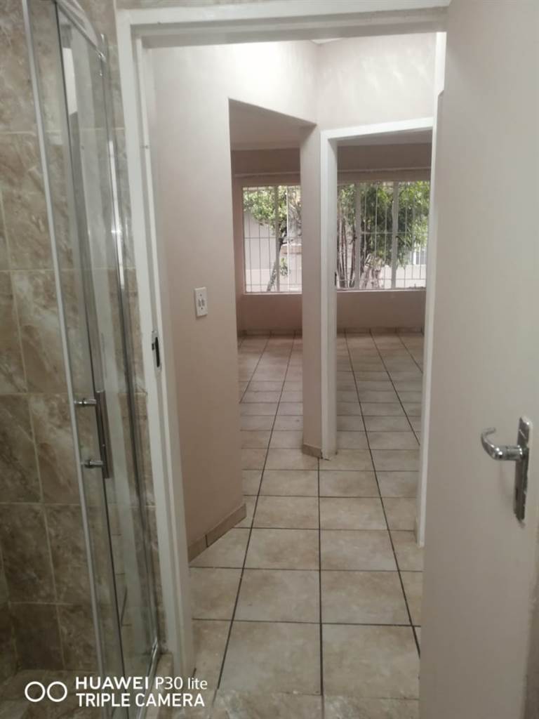 2 Bed Apartment in Bronkhorstspruit photo number 16