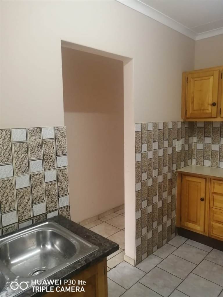 2 Bed Apartment in Bronkhorstspruit photo number 4