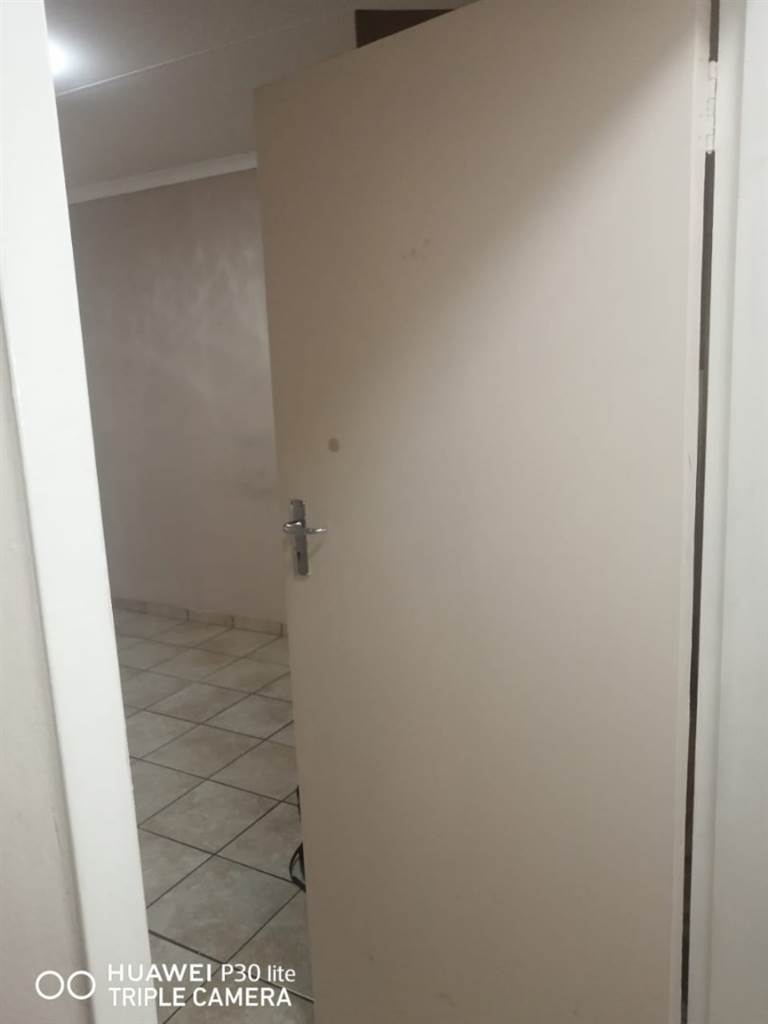 2 Bed Apartment in Bronkhorstspruit photo number 23