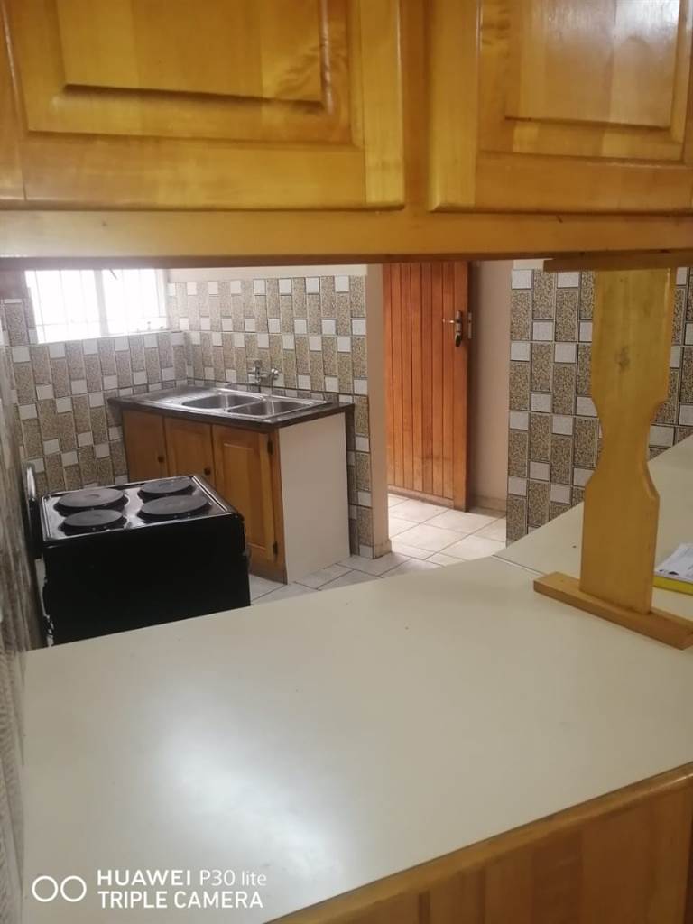 2 Bed Apartment in Bronkhorstspruit photo number 10