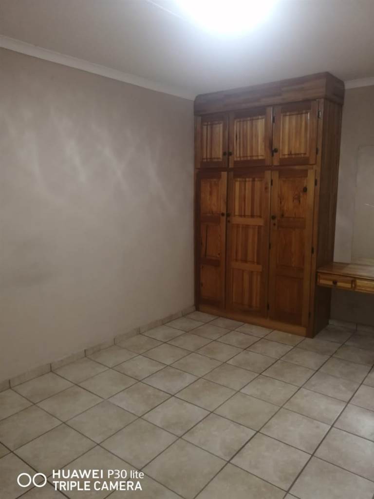 2 Bed Apartment in Bronkhorstspruit photo number 21