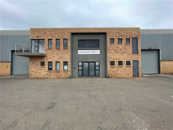 1 350  m² Industrial space