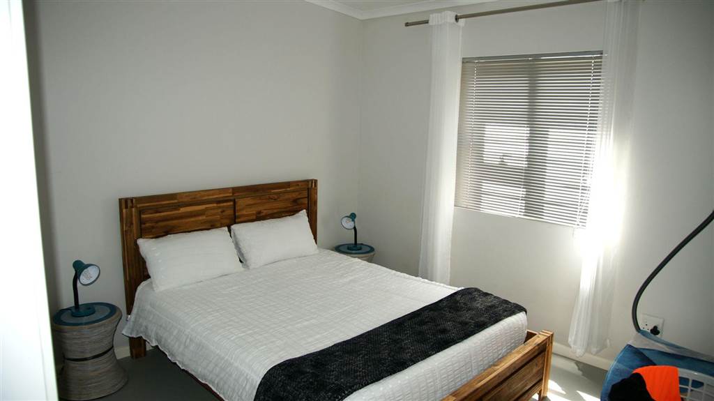 2 Bed House in Britannia Bay photo number 16