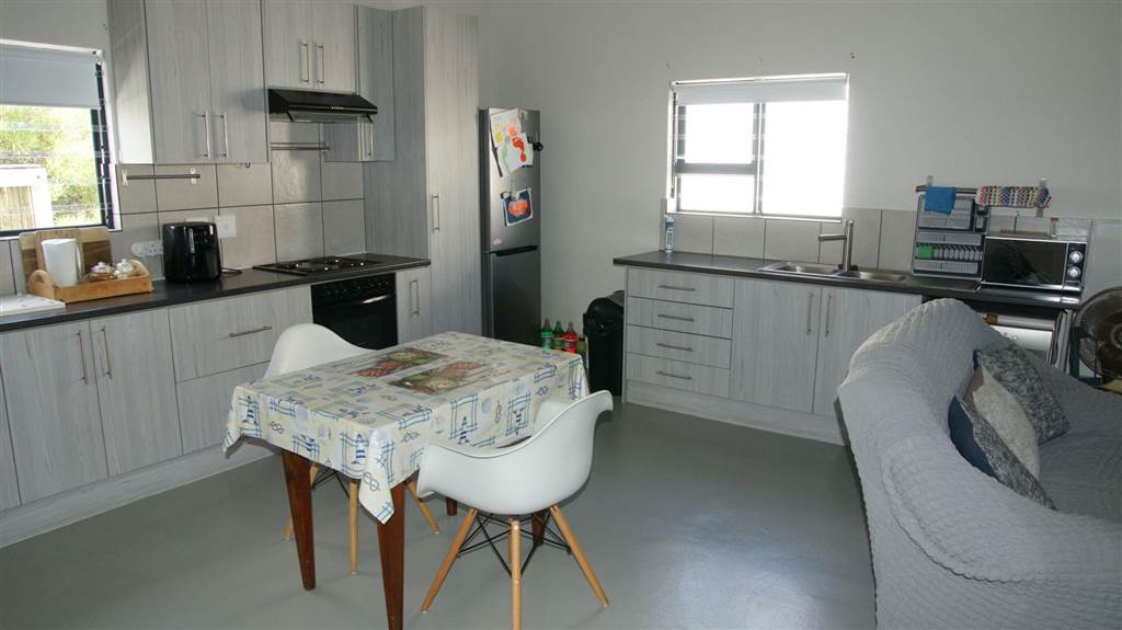 2 Bed House in Britannia Bay photo number 15