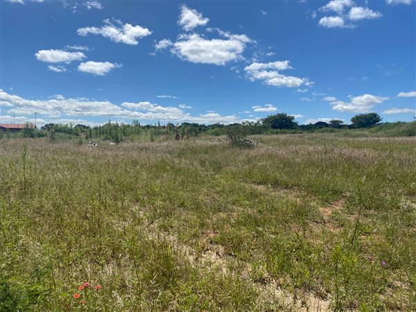 975 m² Land available in Bendor