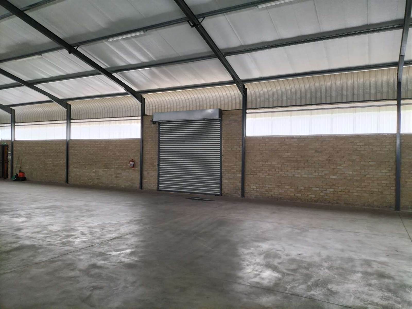 600  m² Industrial space in Rocky Drift photo number 2