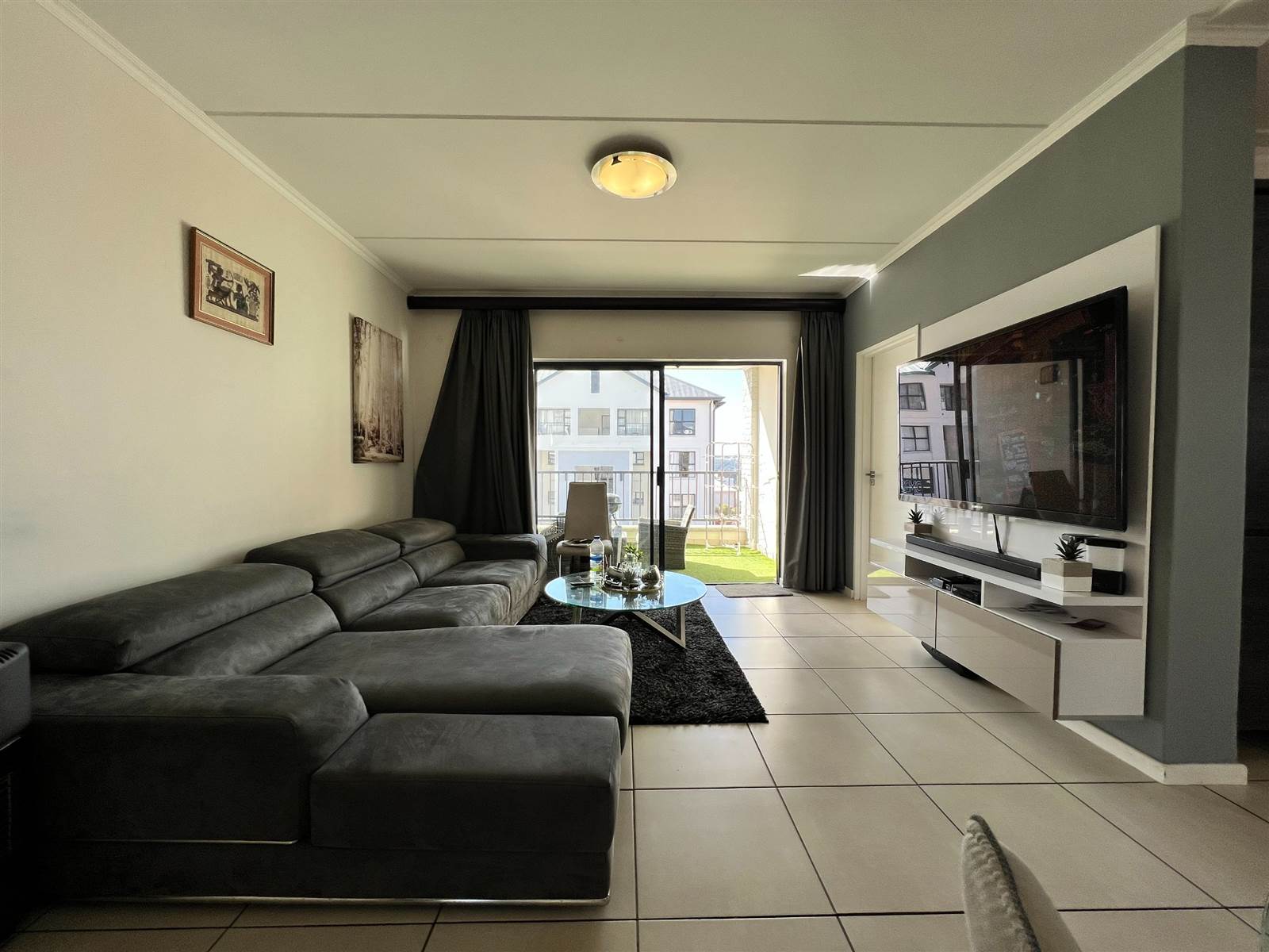 3 Bed Apartment in Edenvale photo number 2