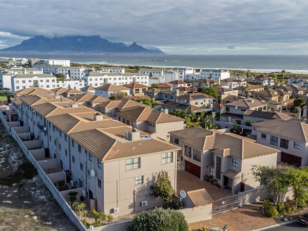 3 Bedroom Townhouse 3 Bedroom Townhouse