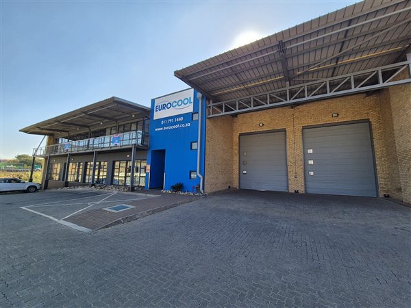 1 563  m² Industrial space