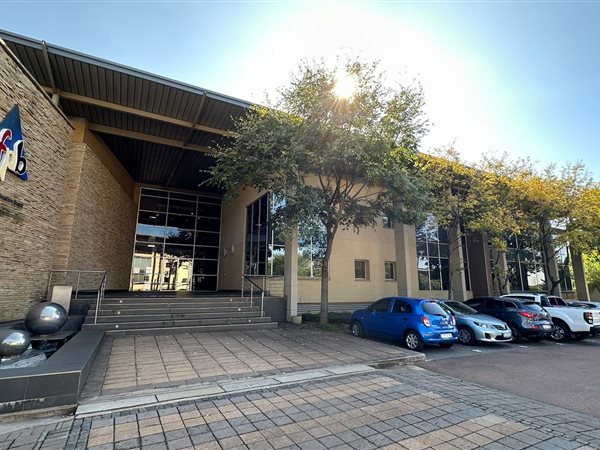 618  m² Commercial space in Highveld