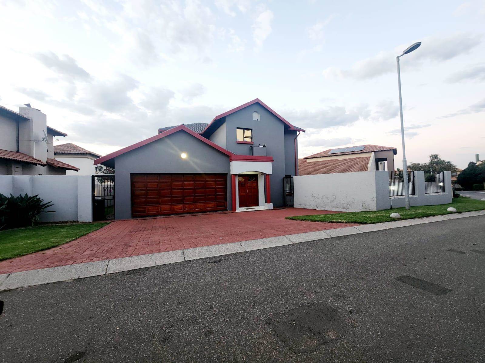 3 Bed House in Modderfontein photo number 1