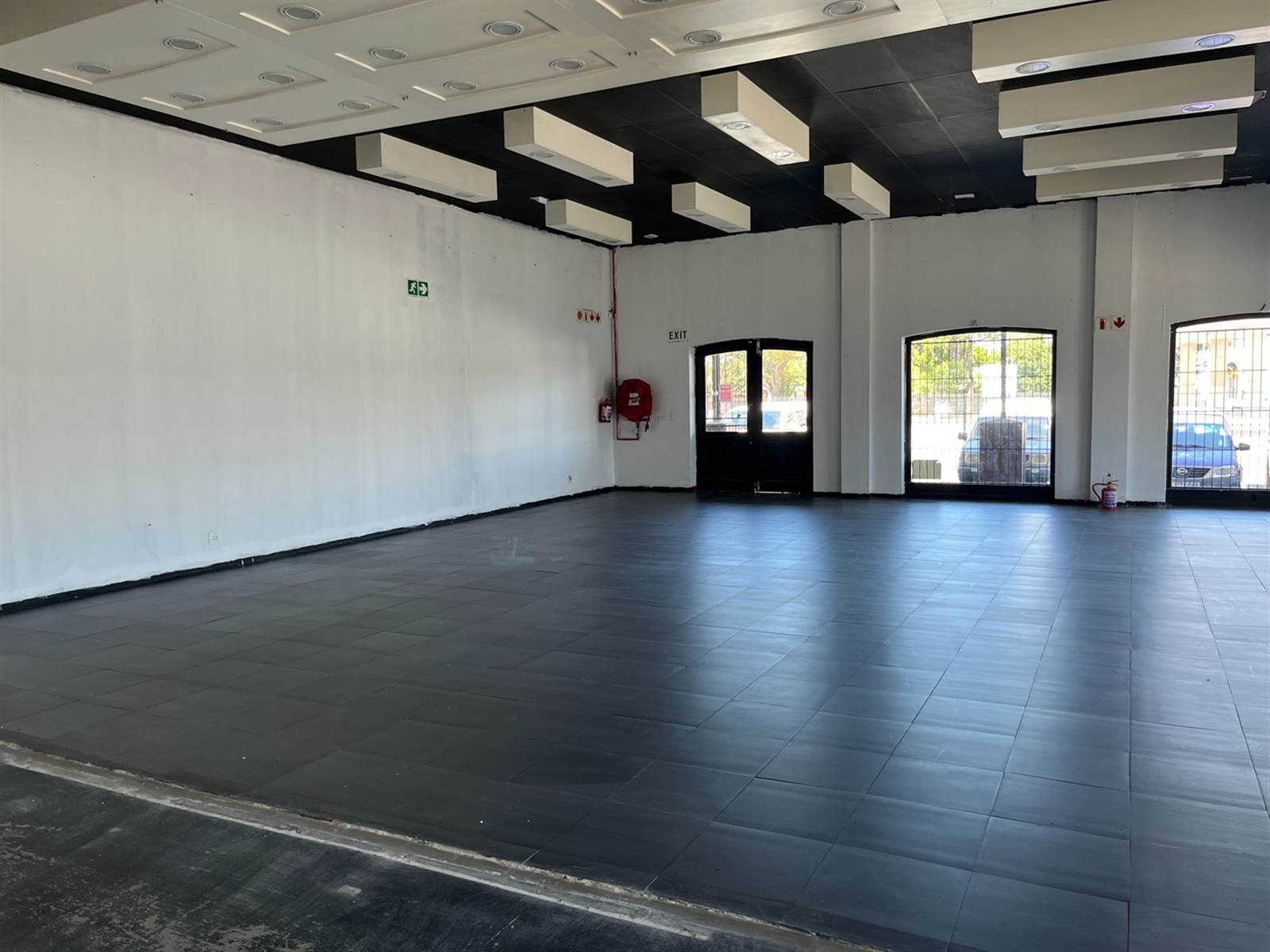 108  m² Commercial space in Somerset West Central photo number 3