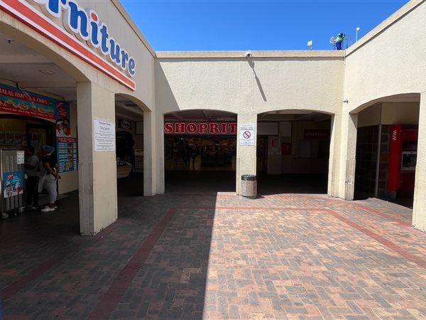108  m² Commercial space in Somerset West Central