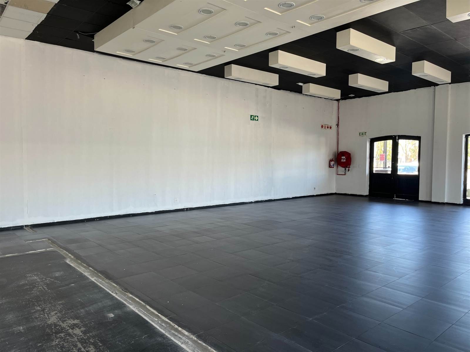 108  m² Commercial space in Somerset West Central photo number 21