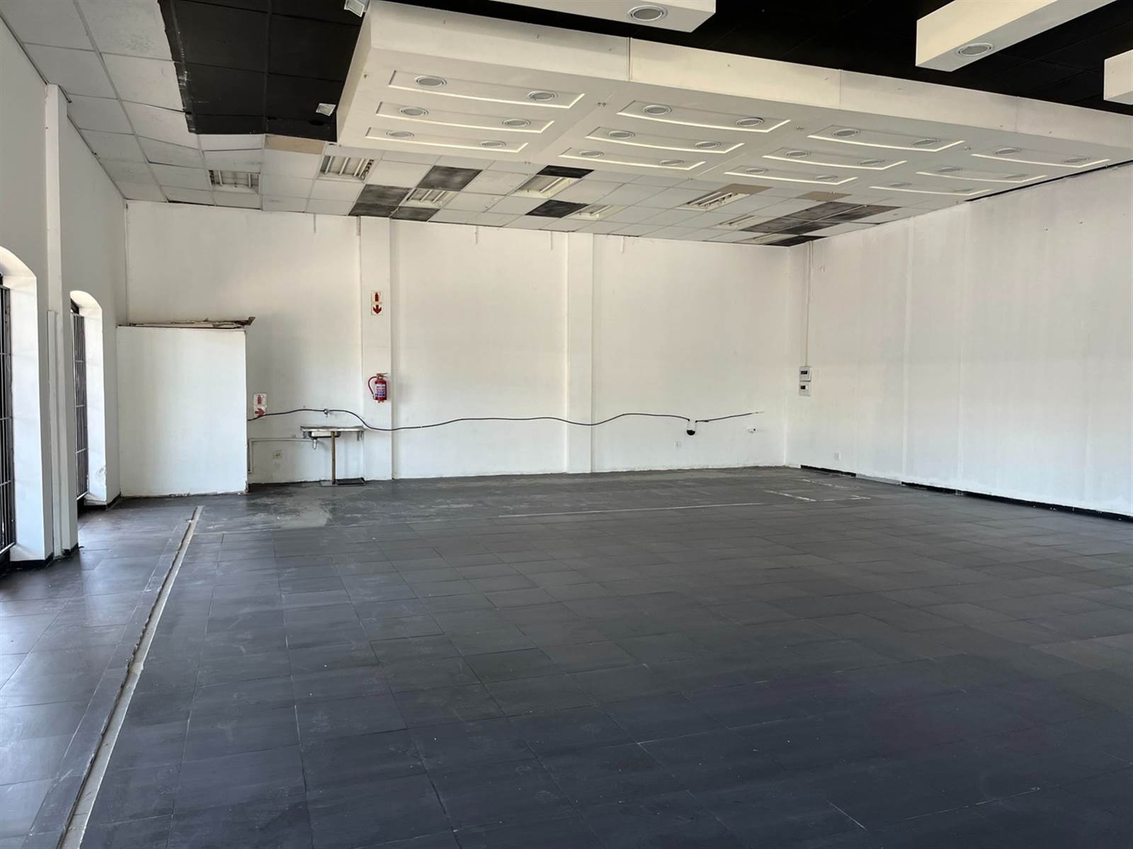 108  m² Commercial space in Somerset West Central photo number 16