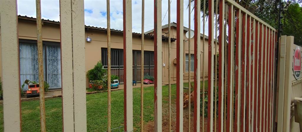 6 Bed House in Pretoria Gardens photo number 1