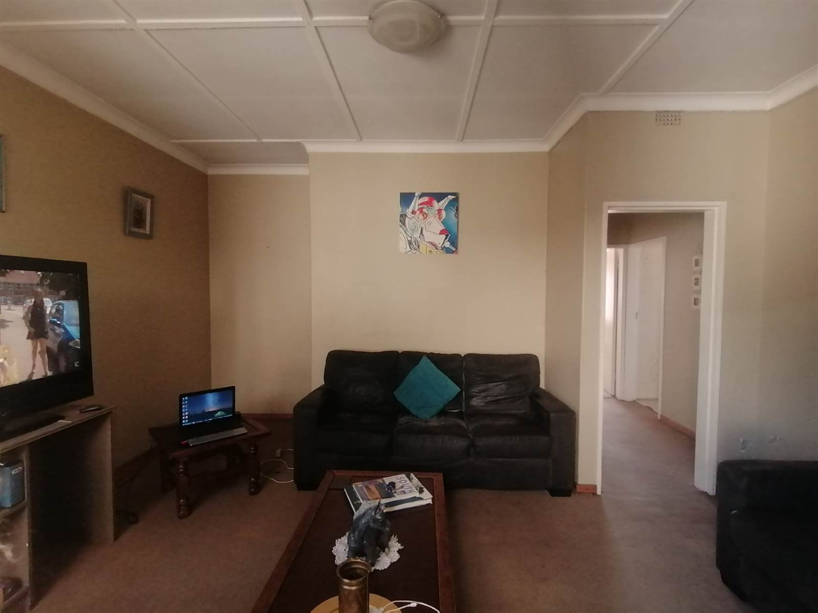 2 Bed Apartment in Lambton photo number 5