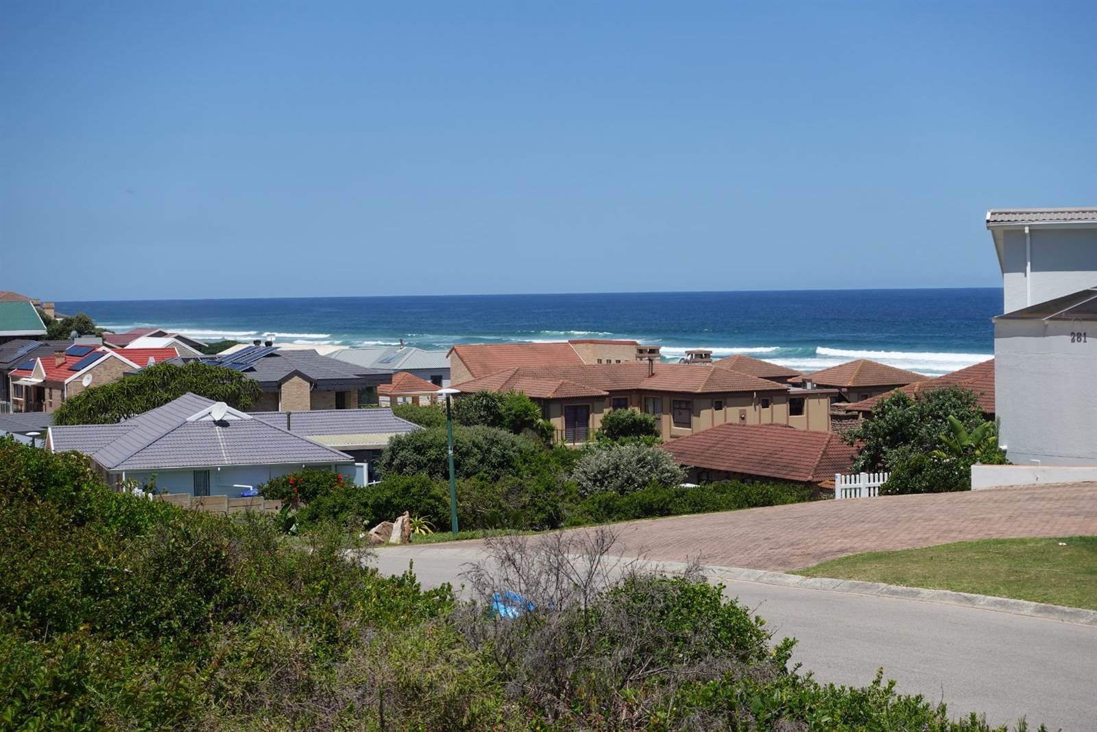1065 m² Land available in Outeniqua Strand photo number 1