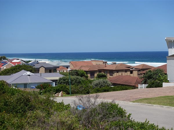 1065 m² Land available in Outeniqua Strand