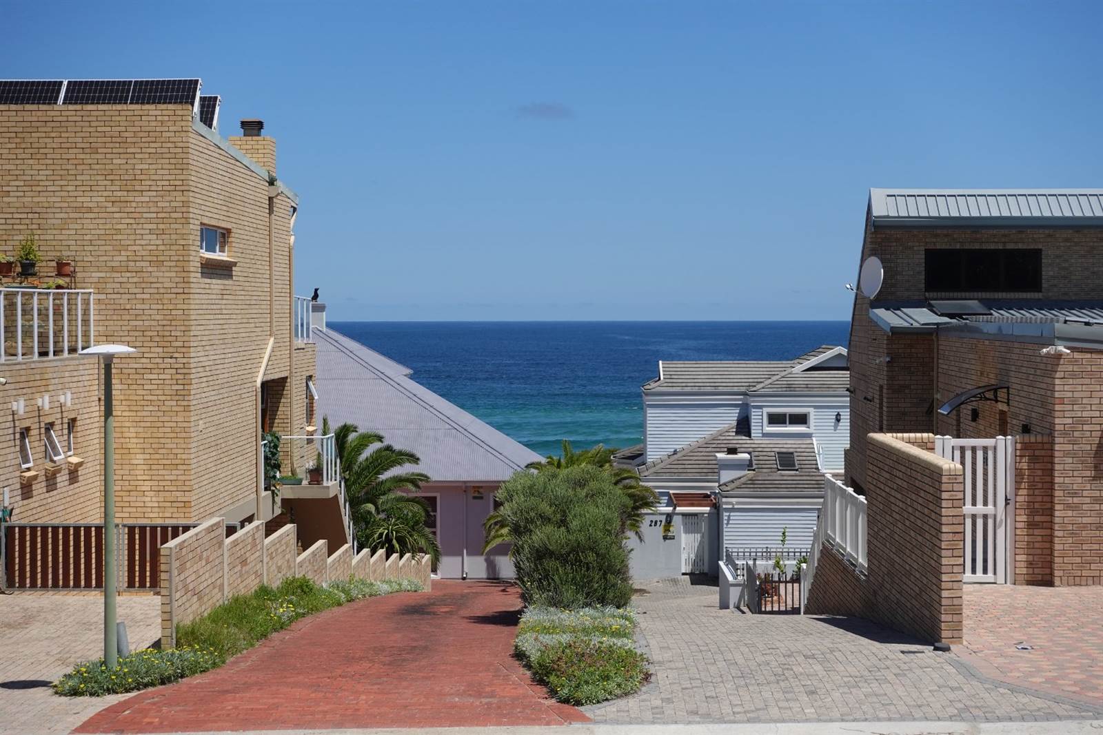 1065 m² Land available in Outeniqua Strand photo number 2