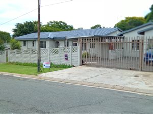4 Bed House in Corlett Gardens