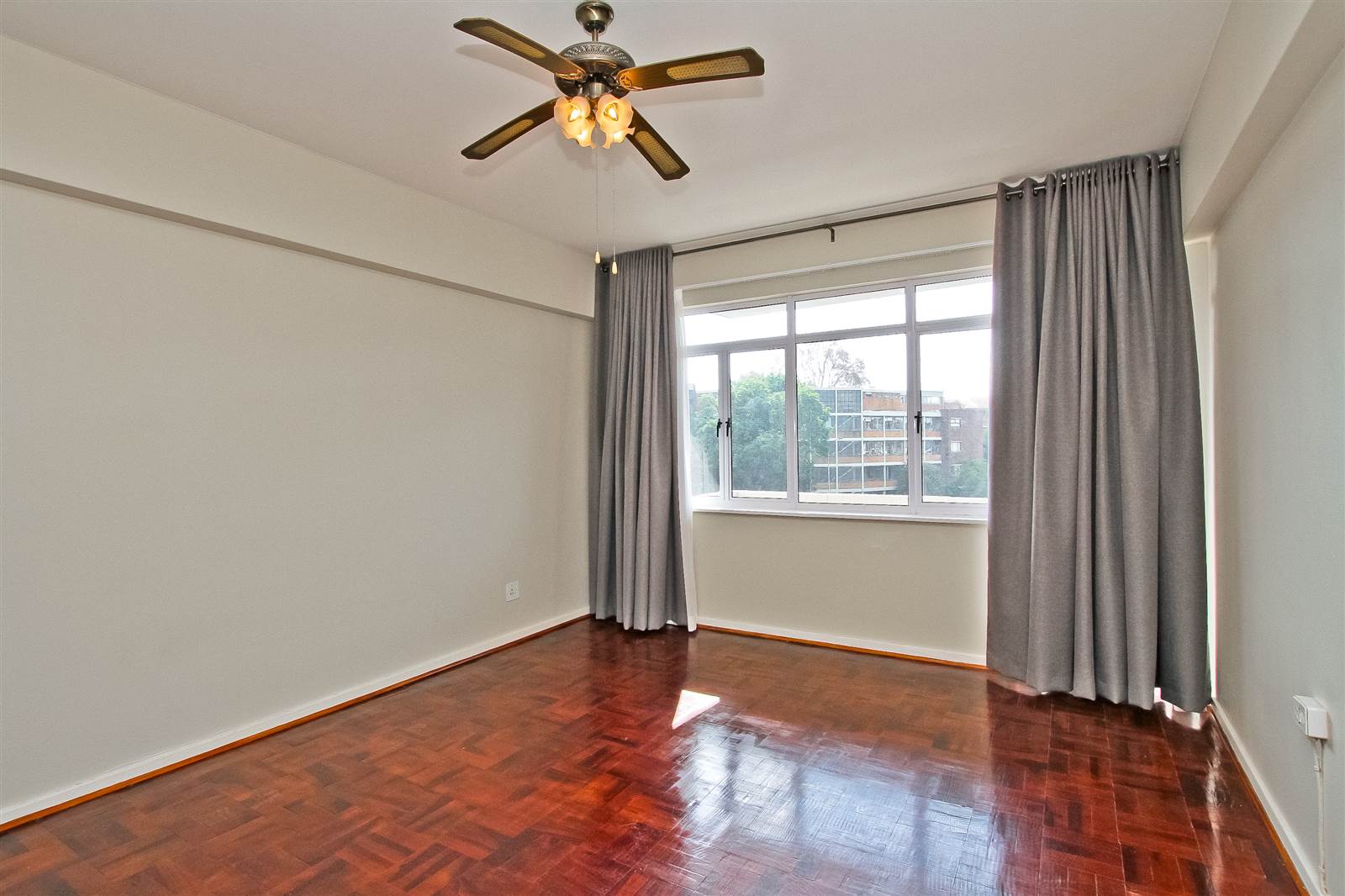 1 Bed Apartment in Illovo photo number 8
