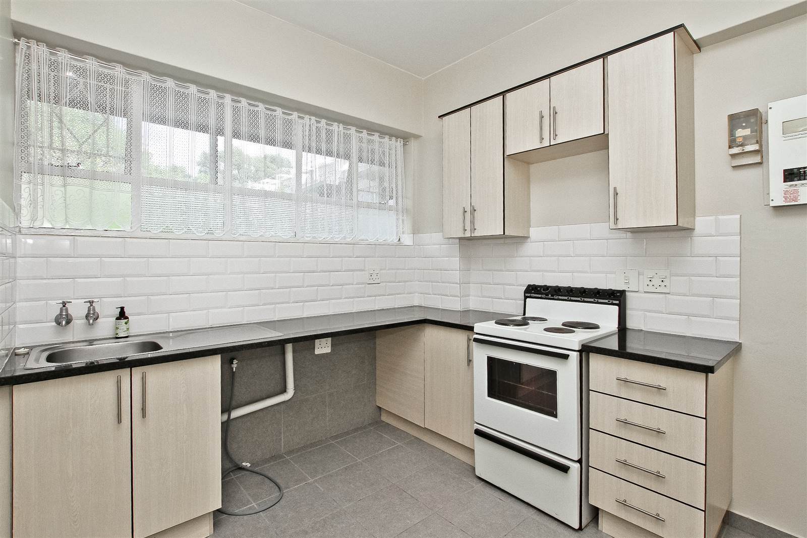 1 Bed Apartment in Illovo photo number 6