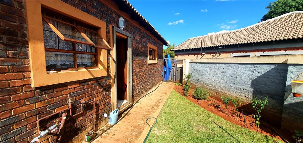 3 Bed House in Mookgophong (Naboomspruit) photo number 6