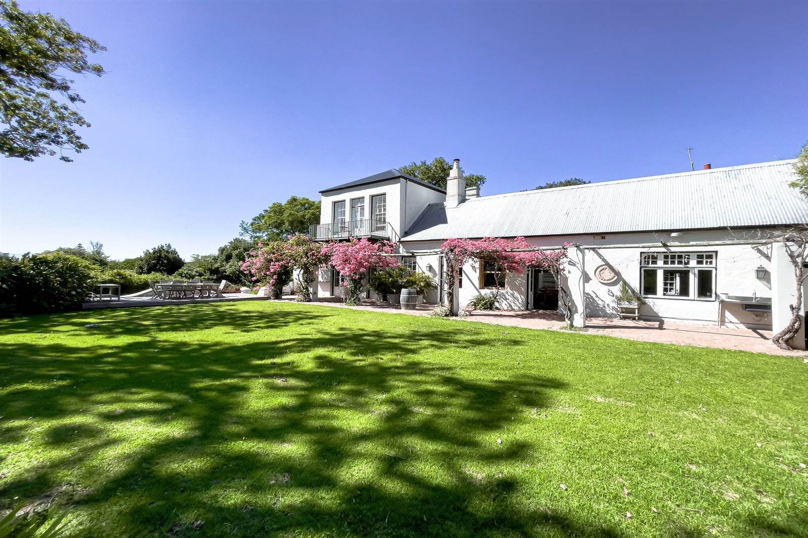 4 Bed House in Constantia photo number 2