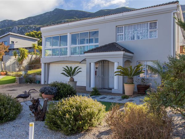 4 Bedroom House 4 Bedroom House