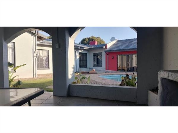 4 Bedroom House 4 Bedroom House