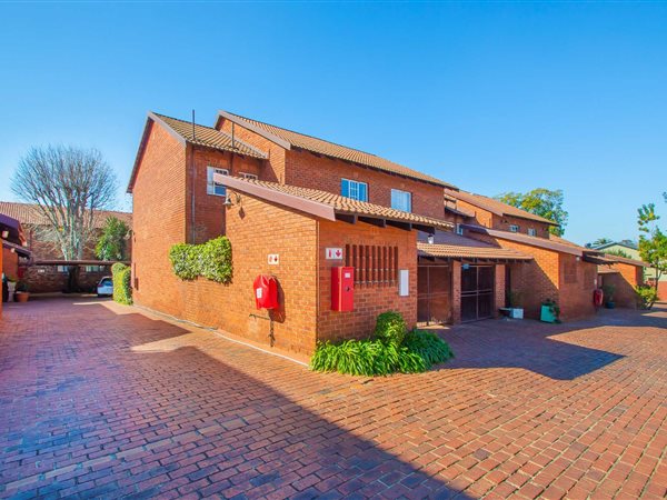 3 Bedroom Townhouse 3 Bedroom Townhouse