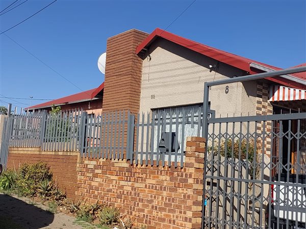 3 Bed House in Coronationville