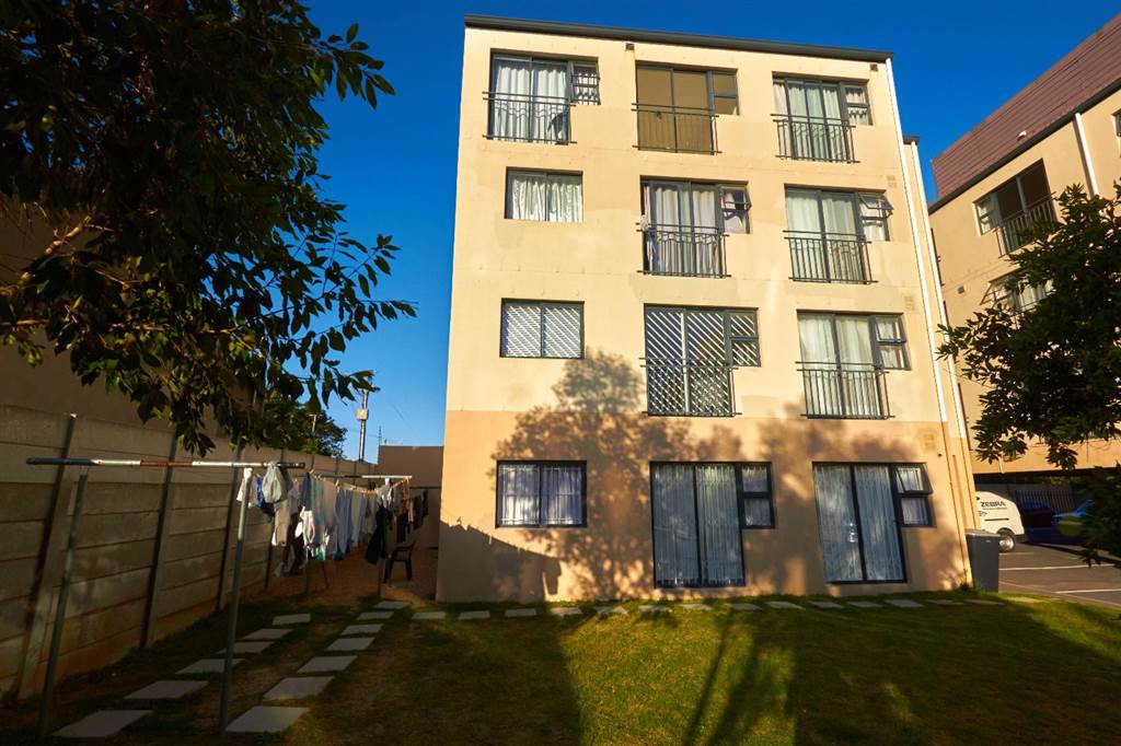 1 Bed Apartment in Parow photo number 10