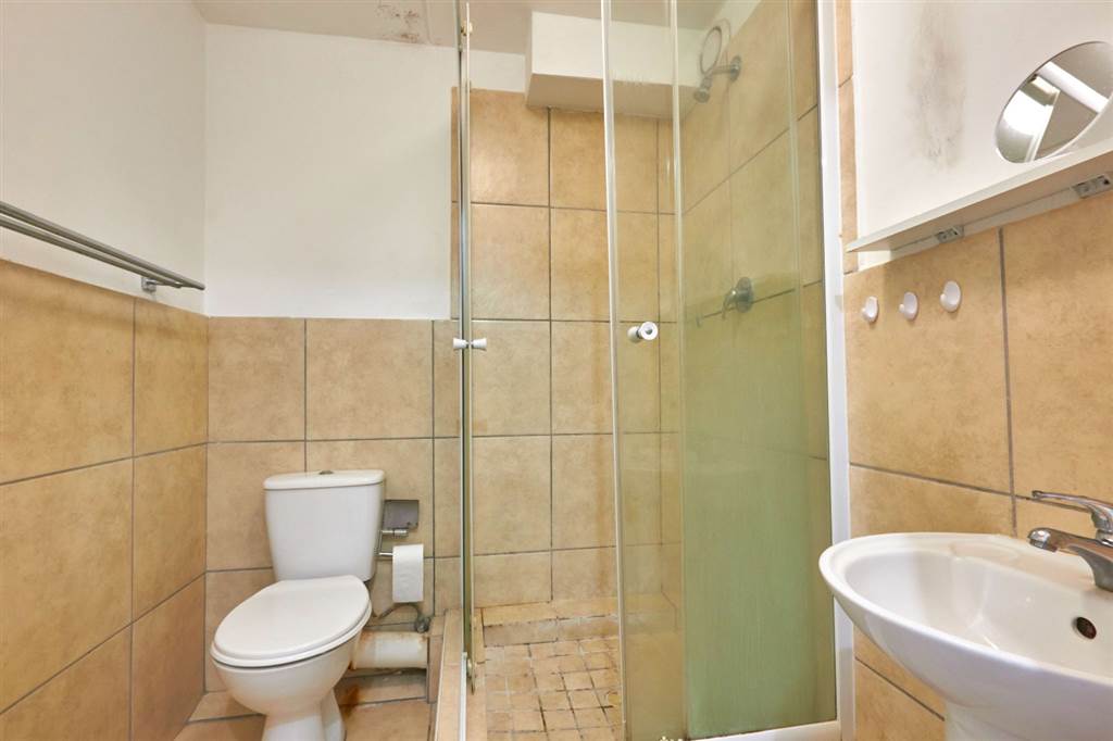 1 Bed Apartment in Parow photo number 9