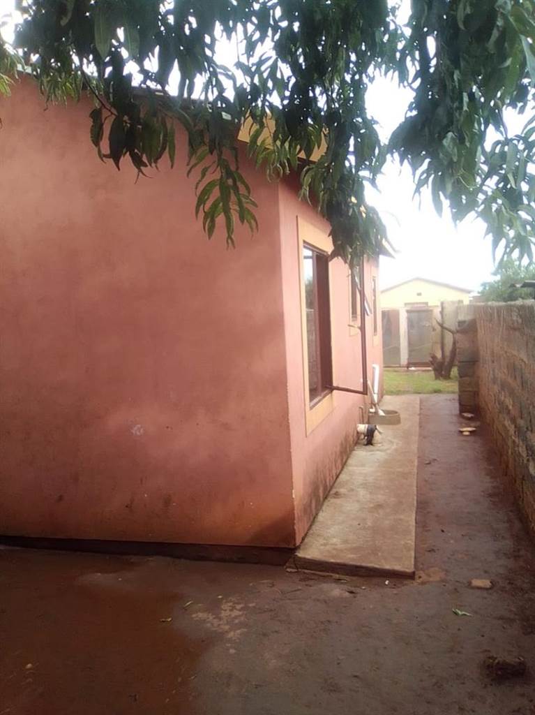 2 Bed House in Katlehong photo number 19