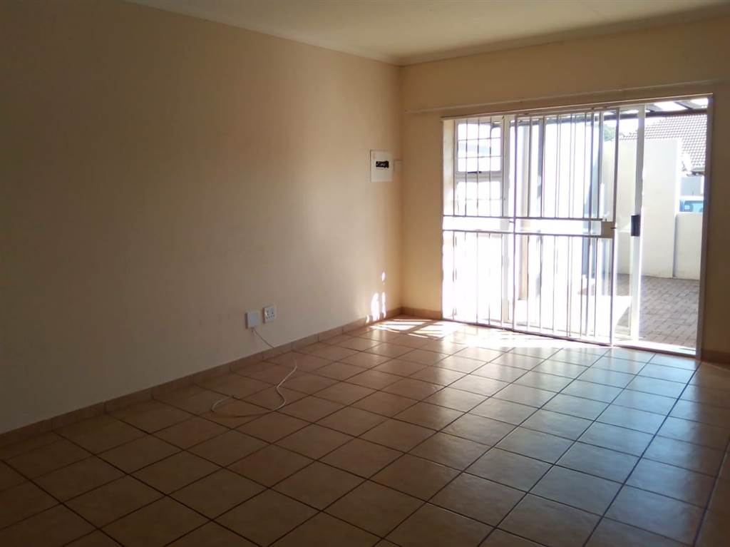 3 Bed Townhouse in Highveld Park photo number 4
